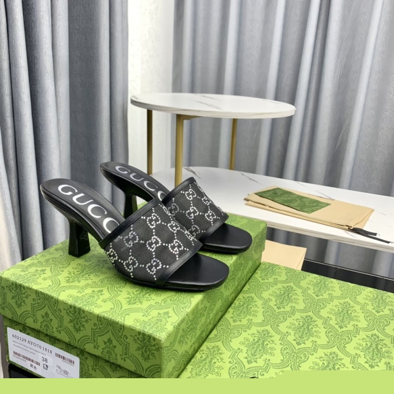 G*u*i slippers